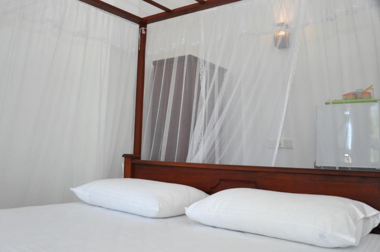 The Ocean Bed & Breakfast Unawatuna Exterior photo